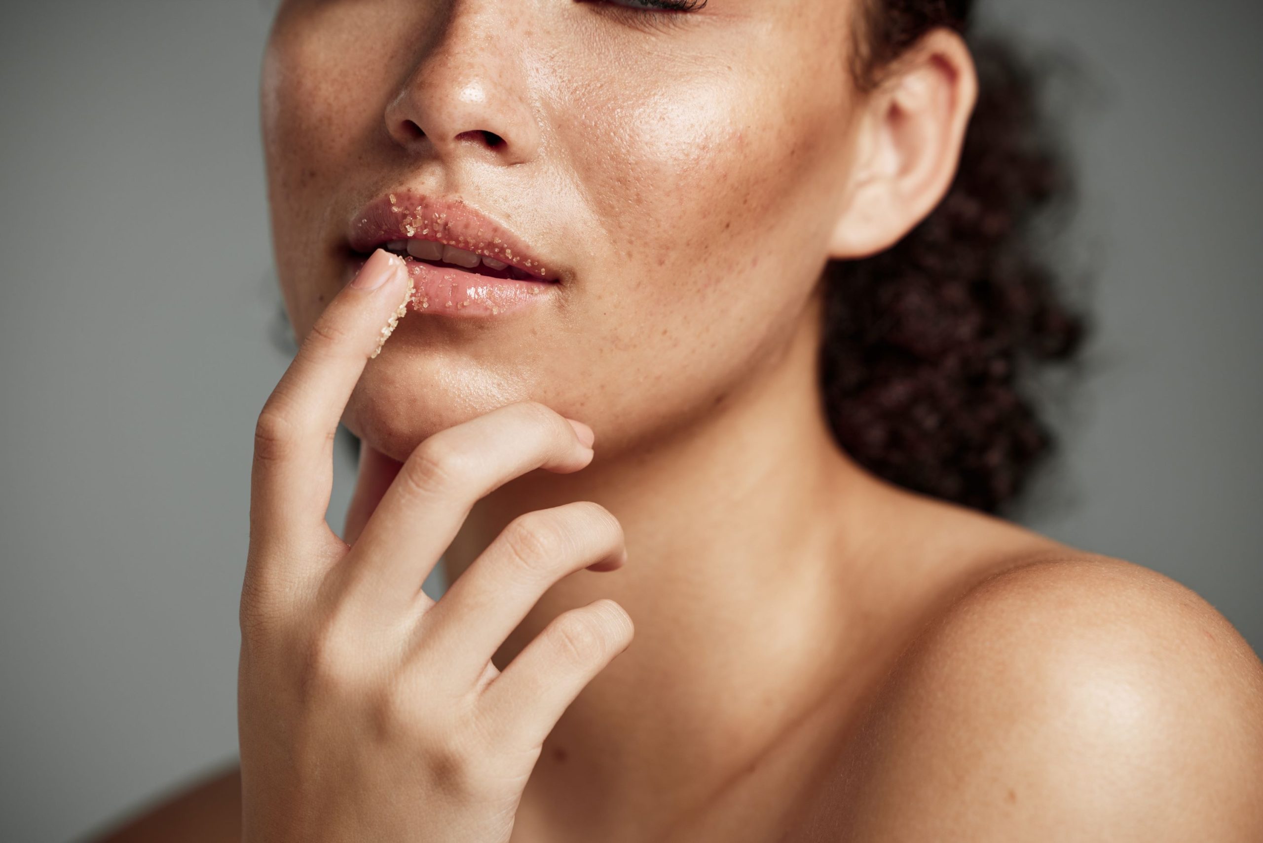 Comment faire un gommage naturel pour les lèvres